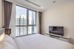 2 bedrooms apartment at Landmark Vinhomes Central Park