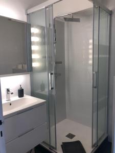 Appartements Appart 2 pieces avec parking QUARTIER DU LAC : photos des chambres