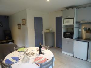 Ty Too, dans les bois, face mer