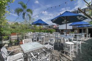 The Lion Pub & Hotel