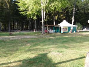 Campings Le Sous Bois De Jade : photos des chambres