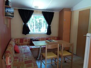 Campings Le Sous Bois De Jade : photos des chambres