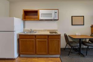 Queen Room with Two Queen Beds - Non-Smoking room in WoodSpring Suites Frederick I-70