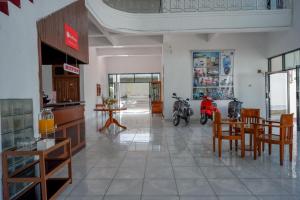 RedDoorz @ Hotel Horas Palopo