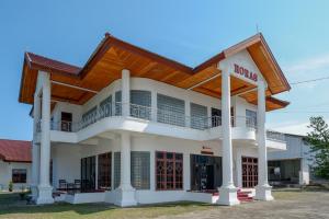 RedDoorz @ Hotel Horas Palopo