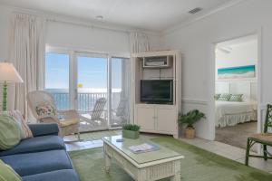 Three Bedroom Apartment room in Dolphin Key #4B