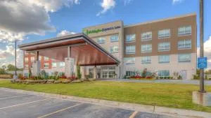 Holiday Inn Express & Suites Tulsa Midtown by IHG - Jenks