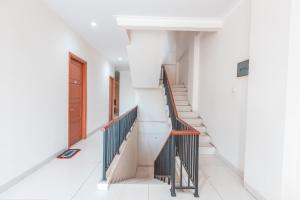 RedDoorz near Universitas Esa Unggul Bekasi Harapan Indah