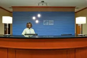 费尔菲尔德北智选假日酒店及套房 - 水牛城