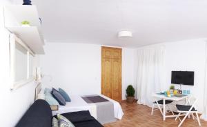 Sea & Wave Ventura Studio Apartment