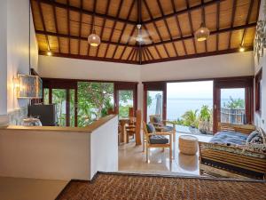 Villa Mimpi Manis infinity pool&180°Ocean view