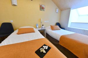 Hotels Logis Chez Germaine : photos des chambres