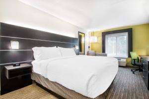 Standard Room room in Holiday Inn Express & Suites - Albany Airport - Wolf Road an IHG Hotel