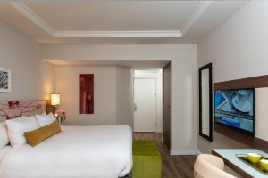 Deluxe Double Room (2 Adults + 1 Child) room in Leonardo City Tower Hotel Tel Aviv
