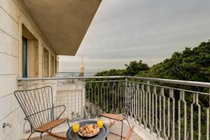 One-Bedroom Apartment room in Andromeda Hill Amazing Suite
