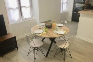 Appartements Le Montferrat - 65m2 - 2 chambres - Rue de la Grotte - Hyper Centre : photos des chambres