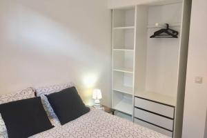 Appartements Le Montferrat - 65m2 - 2 chambres - Rue de la Grotte - Hyper Centre : photos des chambres