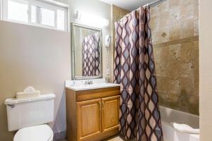 King Suite with King Bed and Single Bed - Non Smoking room in Rodeway Inn Escondido Downtown