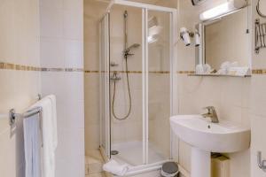 Hotels Hotel Le Gambetta : Chambre Double avec Climatisation