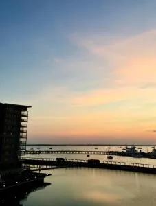 WATERFRONT DARWIN TROPICAL DELIGHT - Southport