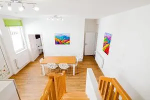 SecondHome Stuttgart - Moderne große Wohnungen nahe der hist Altstadt von Esslingen aN - versch Größen 8 - 11 - 19 Betten - Krummenacker