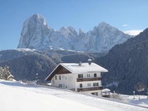 2 stern hotel Albergo Somont St. Ulrich in Gröden Italien