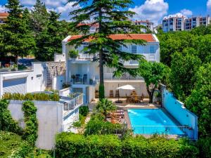 Коттедж Crikvenica Villa Sleeps 8 with Pool Air Con and WiFi Цриквениця Хорватiя