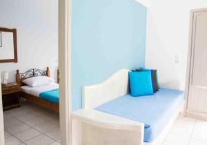 Sail Inn Studios & Apartments Santorini Greece