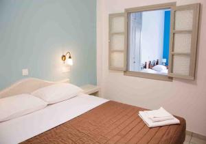 Sail Inn Studios & Apartments Santorini Greece