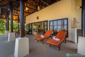 Villa Namasté - Beachfront at Lovina 10P, Pool, BBQ