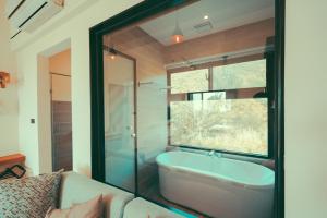 Phòng Bốn Người Hướng Biển (Sea View Quadruple Room)