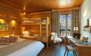 Hotels Hotel L'Arbina : Chambre Quadruple - Vue sur Montagnes