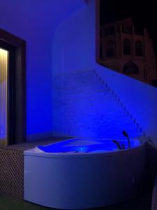 LUX&2Jacuzzi. NEW! Golden Mile Las Americas, Parque Santiago 2. Pool heated Sea water 2 BDR