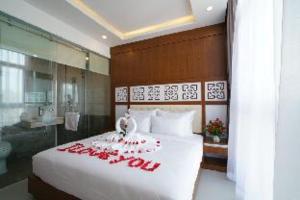 Prague Da Nang Beach Hotel
