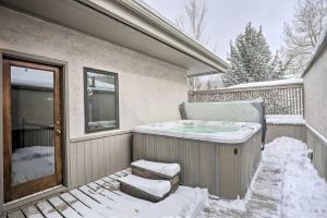 Townhome ~ 4 Mi to Beaver Creek & 8 Mi to Vail!