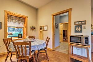 Quaint Apt about 5 Miles to Appalachian Trail and Lake!