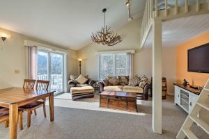 Condo with Loft 2 Mi to Windham Mountain Ski!