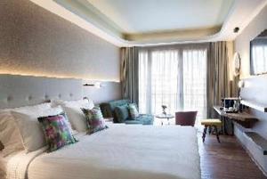 Zeus Essence Wyndham Athens Residence