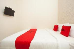 RedDoorz at K23 Rungkut Madya