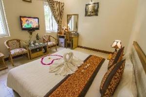 Huong Phong Ho Coc Beach Resort