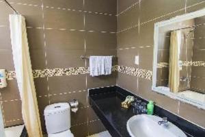 Huong Phong Ho Coc Beach Resort