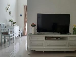 Villa Blossom Kayana Regency E7