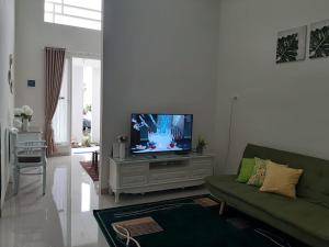 Villa Blossom Kayana Regency E7