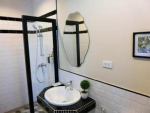 Bloom Boutique Hotel & Cafe