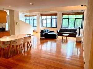 ReadySet Apartments on King