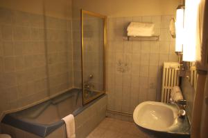 Hotels Chateau Des Bondons EI : photos des chambres