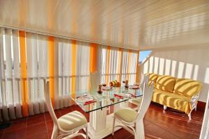 Cozy Townhouse With Ocean Views in Costa Adeje