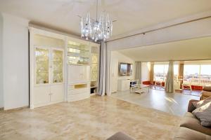 Cozy Townhouse With Ocean Views in Costa Adeje