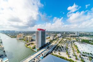 2 bedroom apartment on 29th floor Hyde Beach House