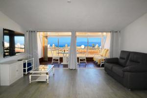 Cozy Townhouse With Ocean Views in Costa Adeje